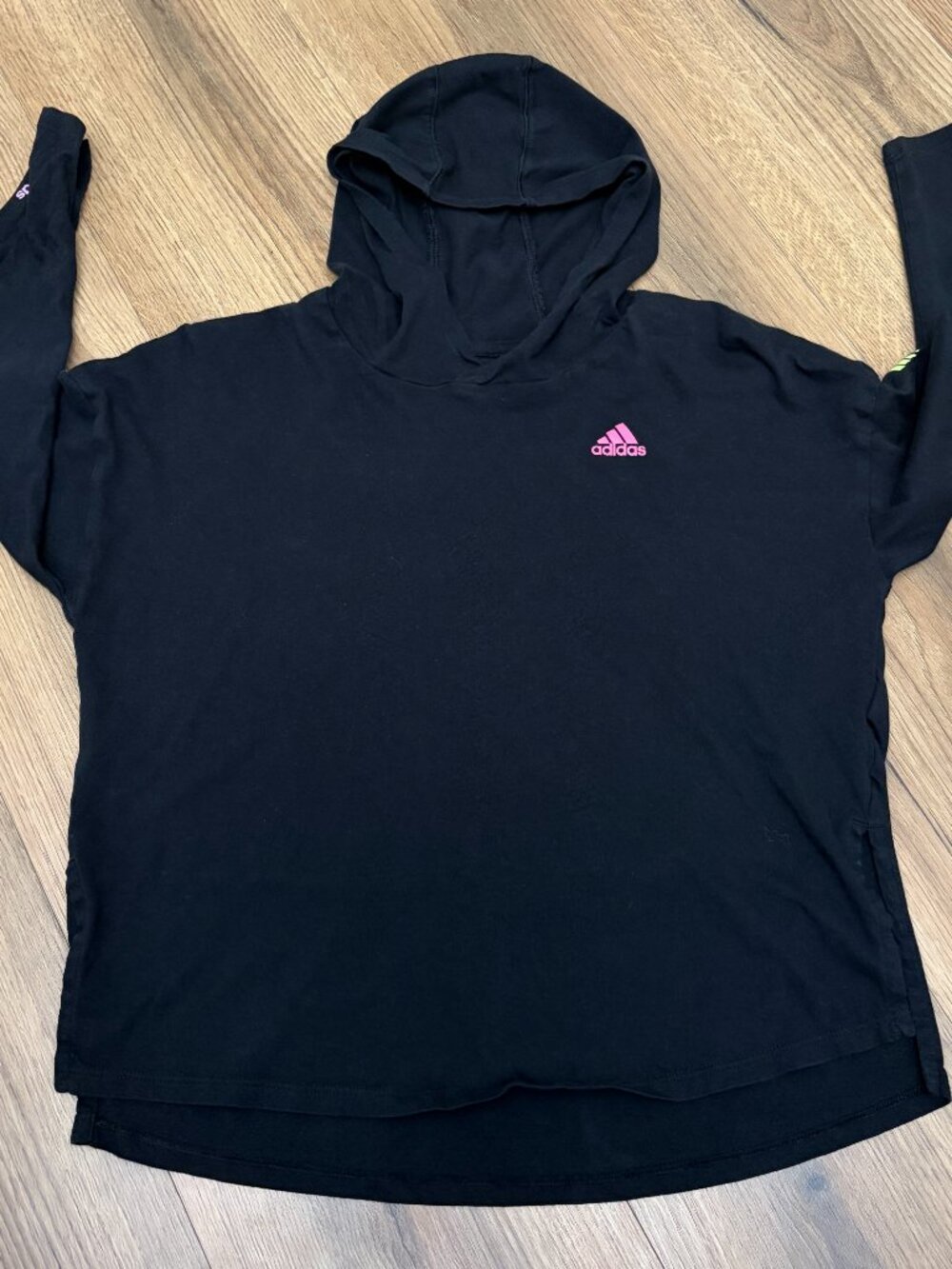 Girls Adidas long sleeve hoodie. Size M (10/12)